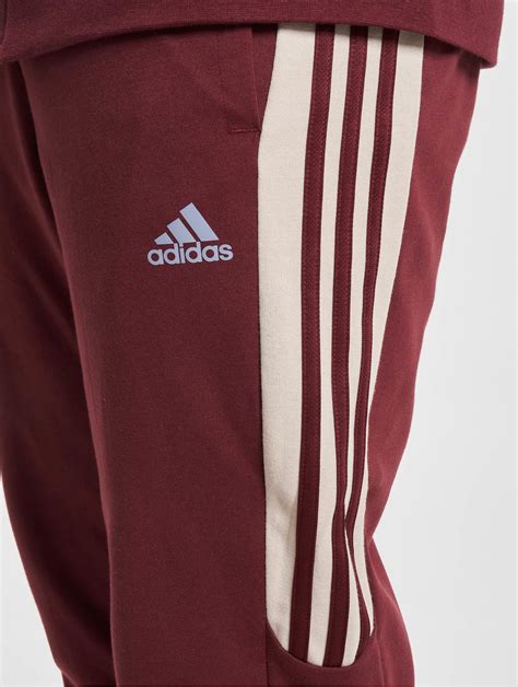 rot adidas anzug